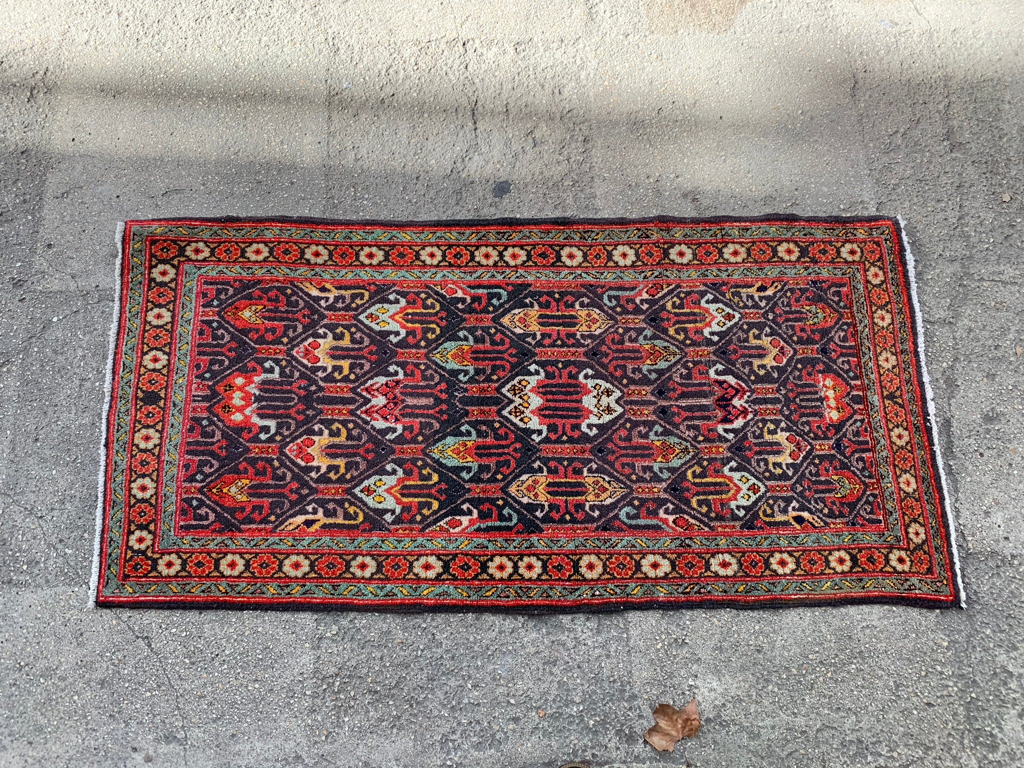 Vintage rug with authentic design, 2.1x4.2 ft, p515