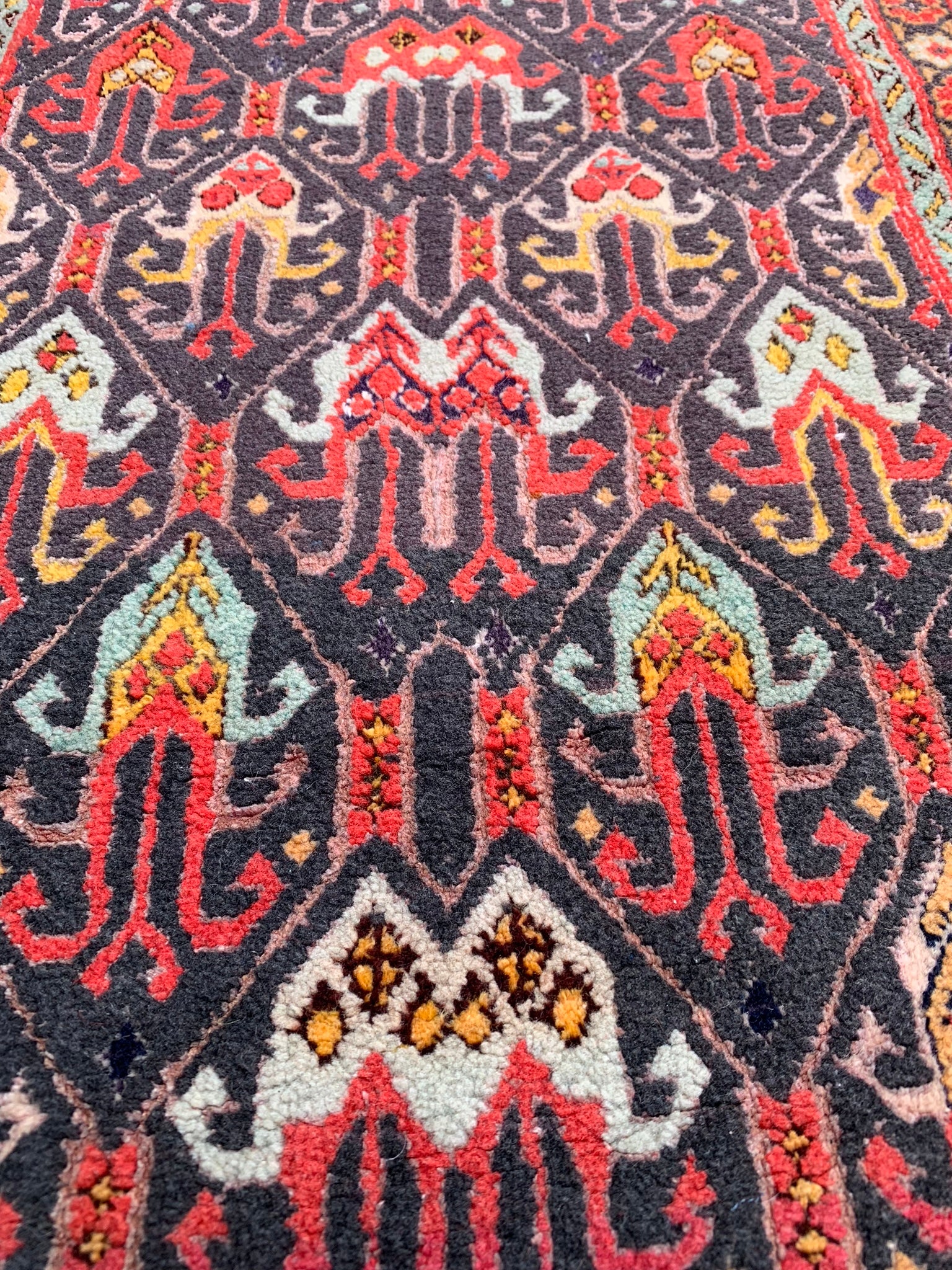 Vintage rug with authentic design, 2.1x4.2 ft, p515