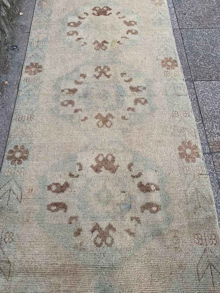 Faded kilim rug, 2.9x9.10 ft, v273