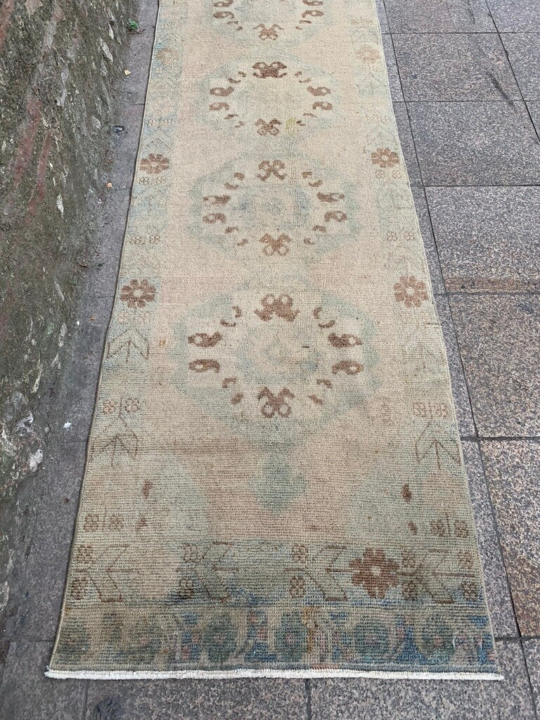 Faded kilim rug, 2.9x9.10 ft, v273