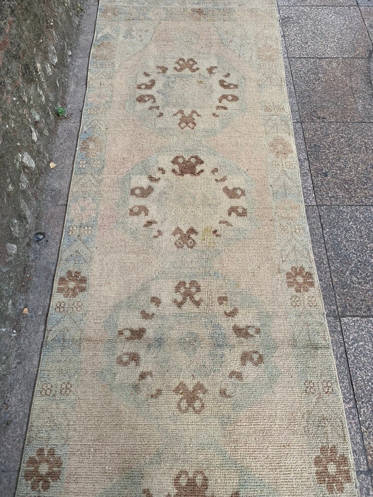 Faded kilim rug, 2.9x9.10 ft, v273