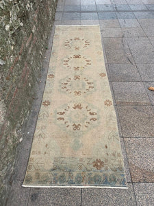 Faded kilim rug, 2.9x9.10 ft, v273