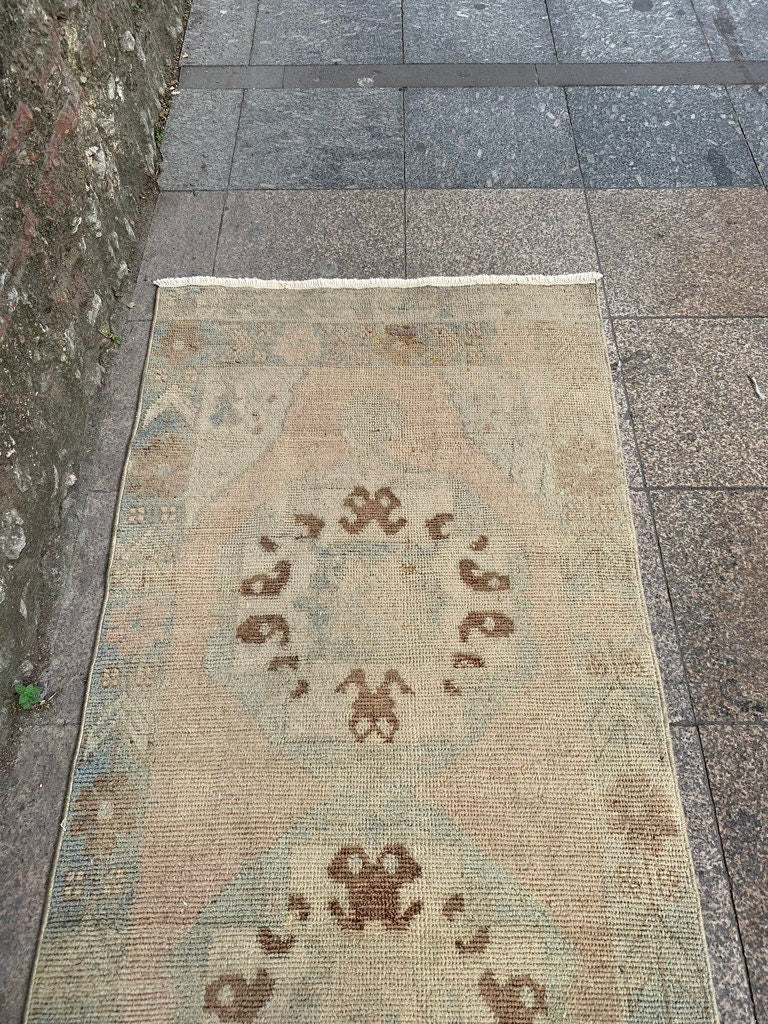 Faded kilim rug, 2.9x9.10 ft, v273