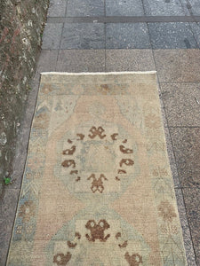Faded kilim rug, 2.9x9.10 ft, v273