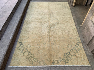 Vintage oriental rug, 5.6x9.8 ft, VP837