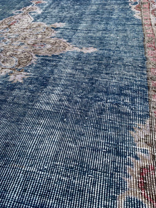 Blue medallion rug, 5.8 x7.10 ft, B876